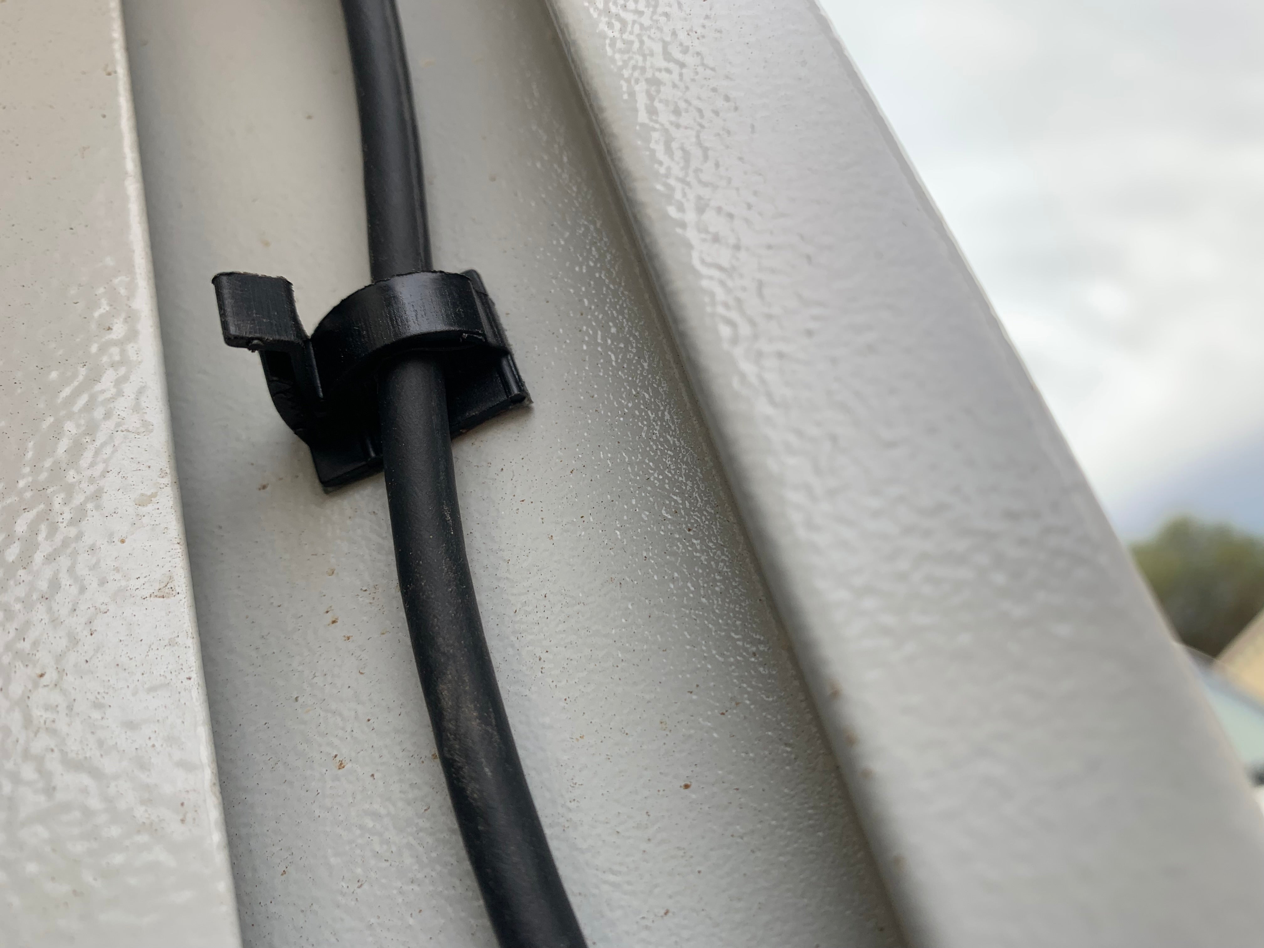 Meter Y Clips Stickybacks, fasteners and cable clips – Meter Depot